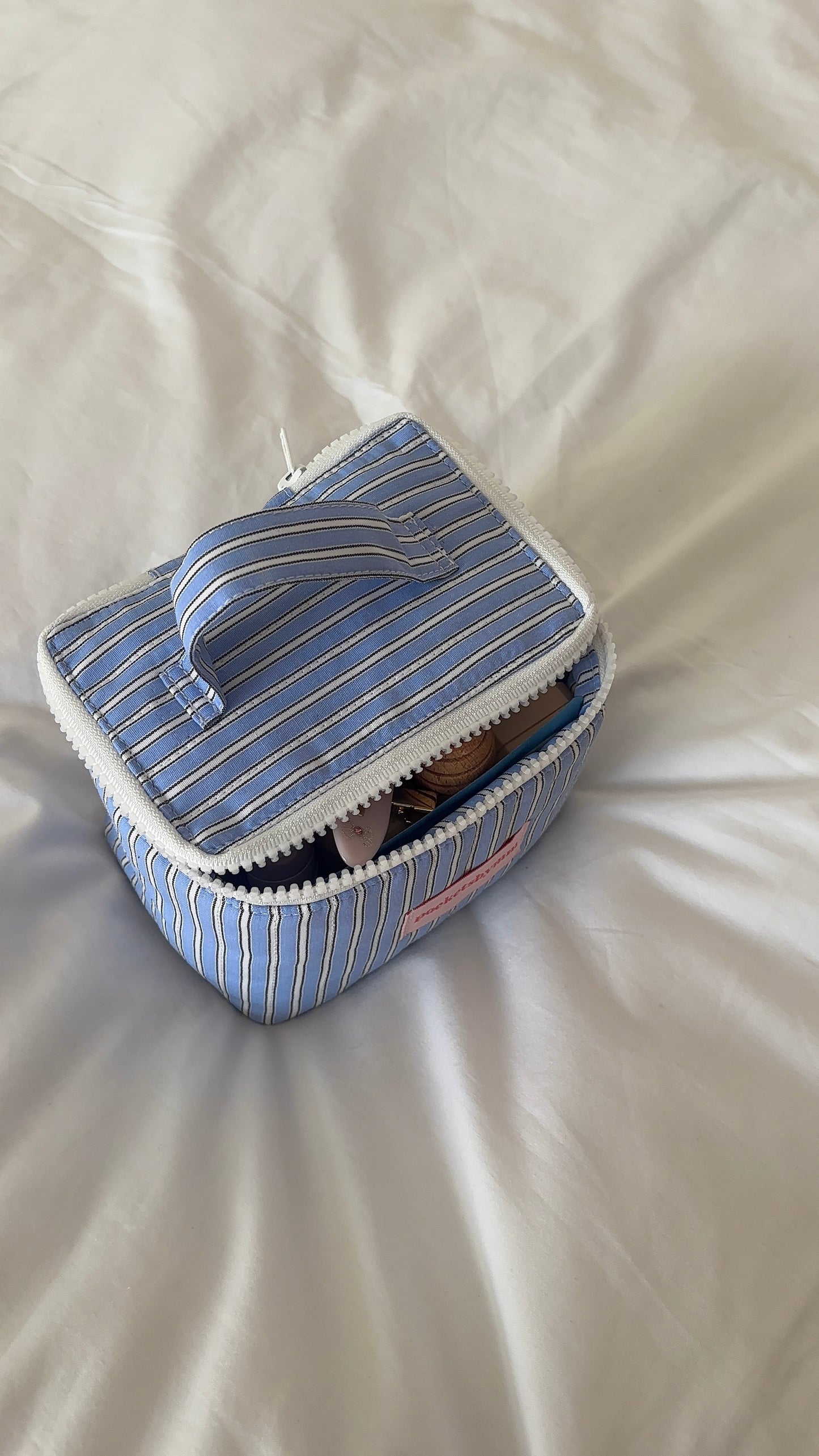 Boyfriend micro-pouch